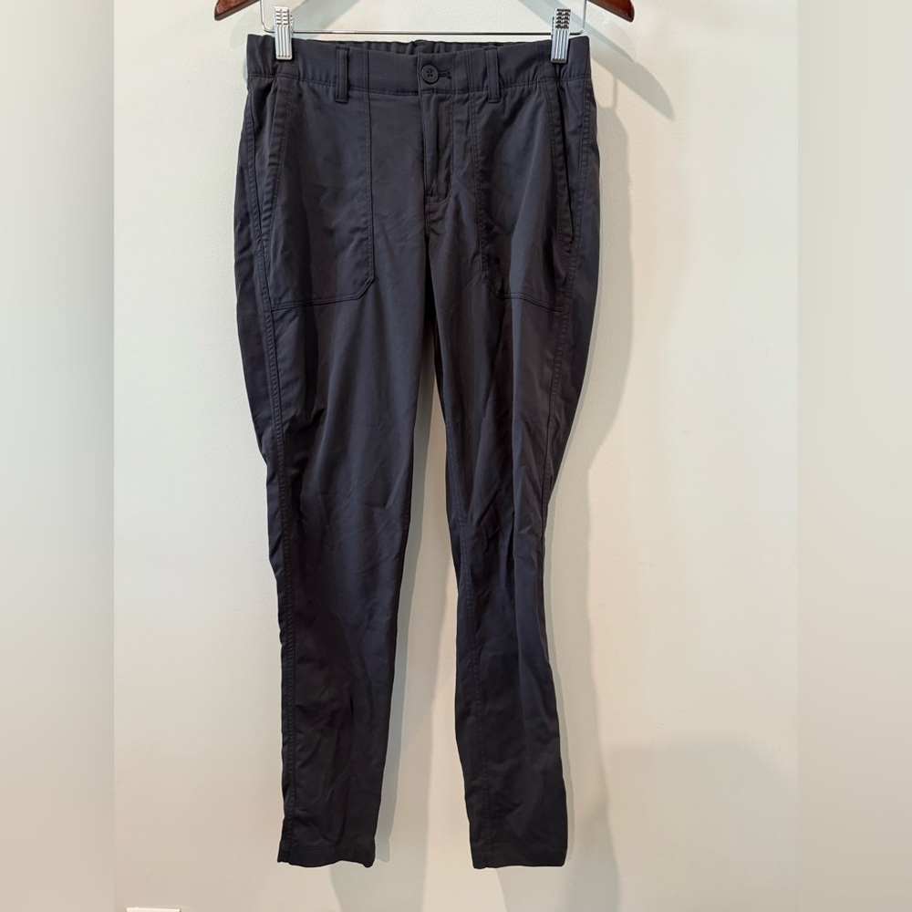 REI Women’s  Black Cargo Pants Size 2